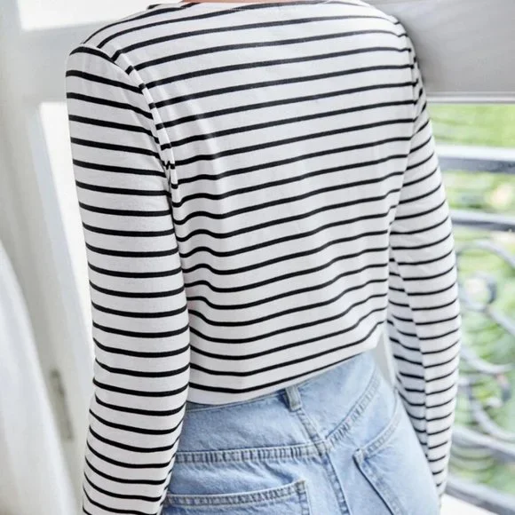 AMOUR Striped Letter Patched Casual Tee - Picture 3 of 5